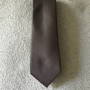 Intricate gray tie
